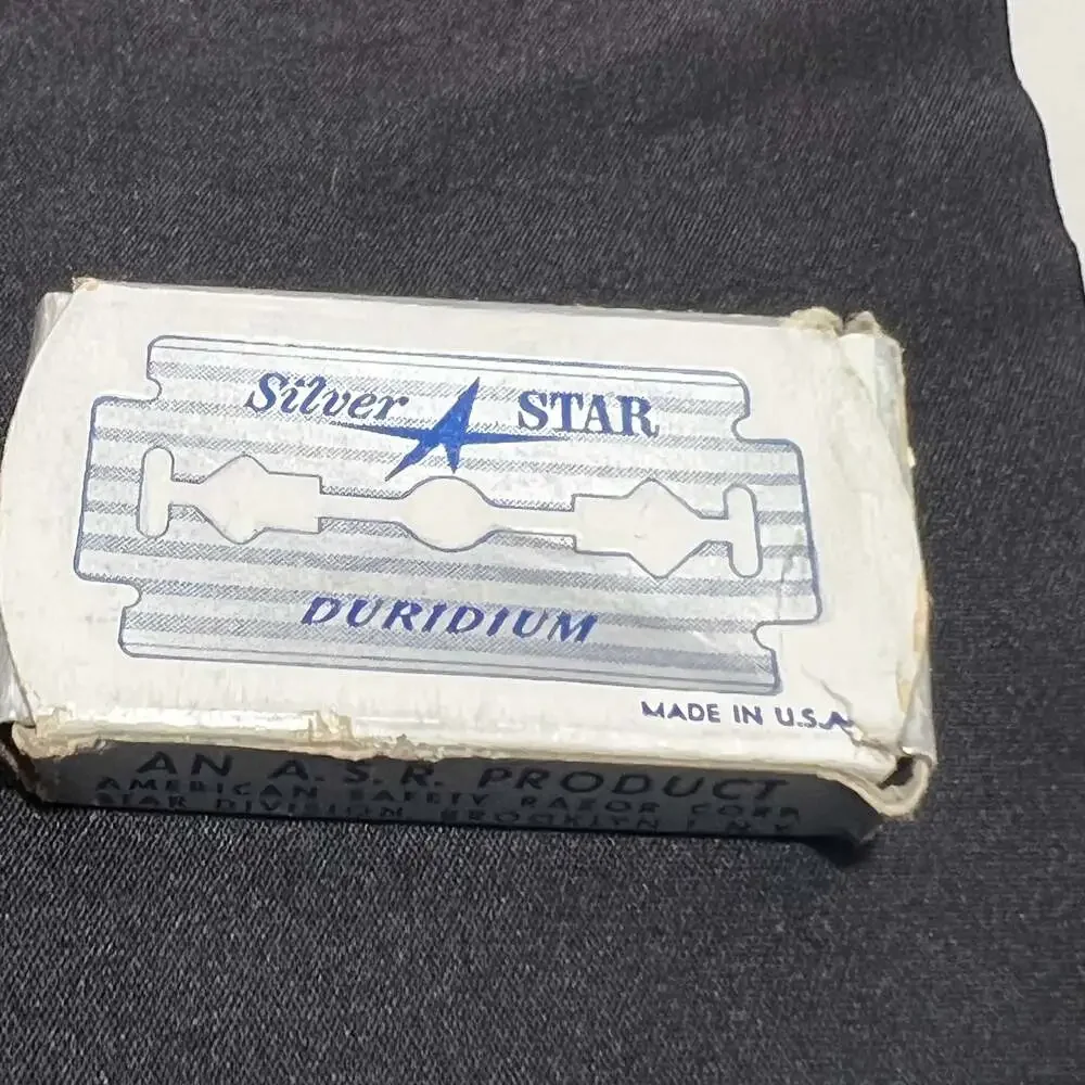 Vintage Double Edge Safety Razor with Silver Star Blades